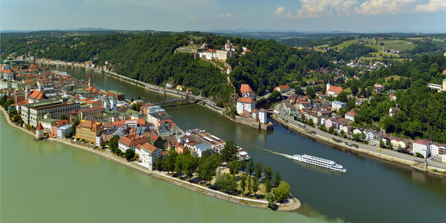 Luftaufnahme der Ortspitze der Dreiflüssestadt Passau in Bayern